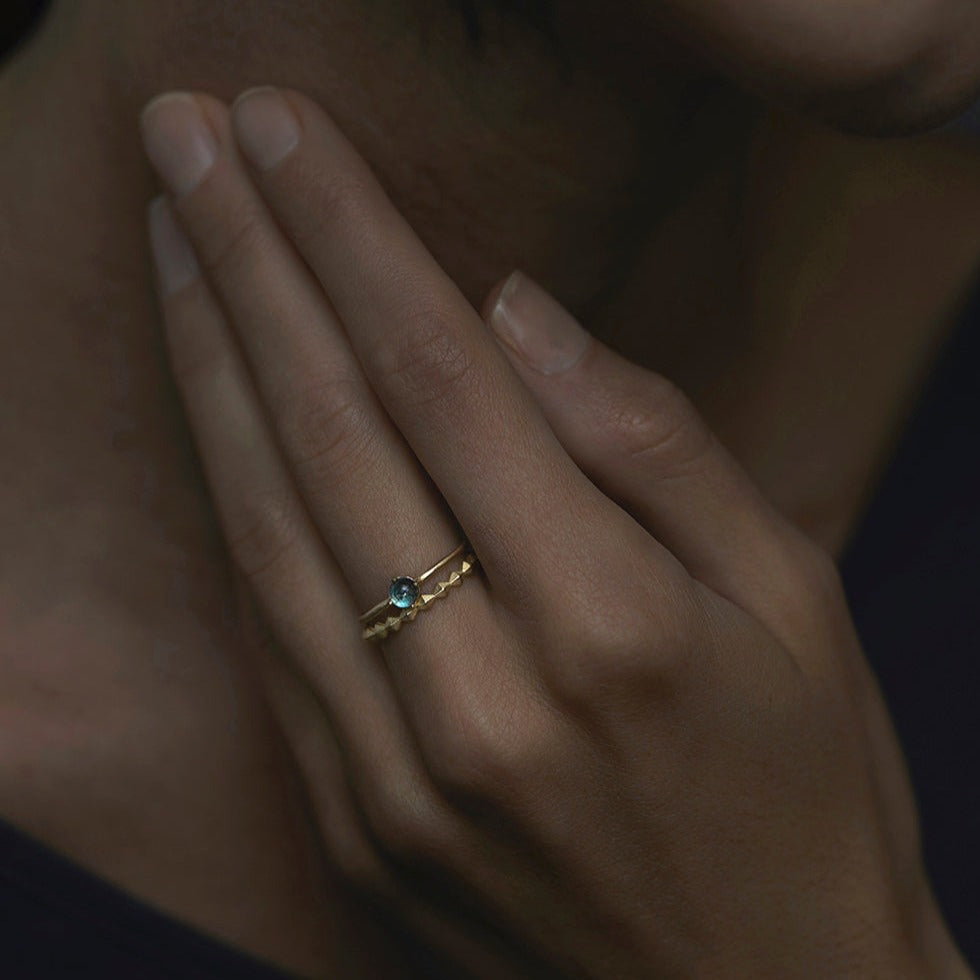 Pyramid Band | R9402