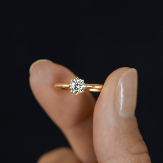 R19006W | 5mm White Diamond Blooming Ring