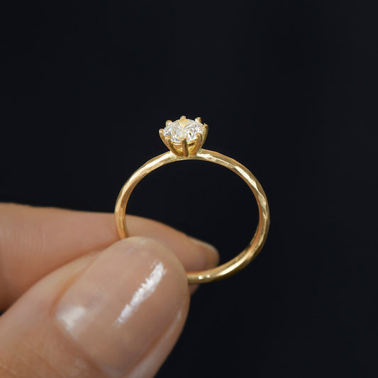 R19006W | 5mm White Diamond Blooming Ring