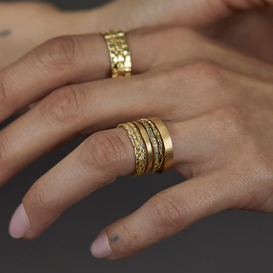 1.6mm Entwined Band | R38001