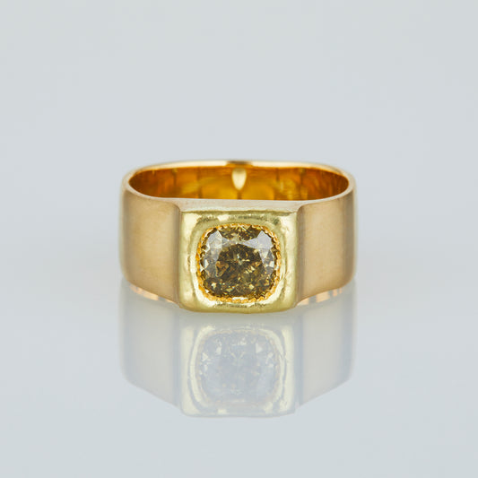 18K Yellow Gold on Model