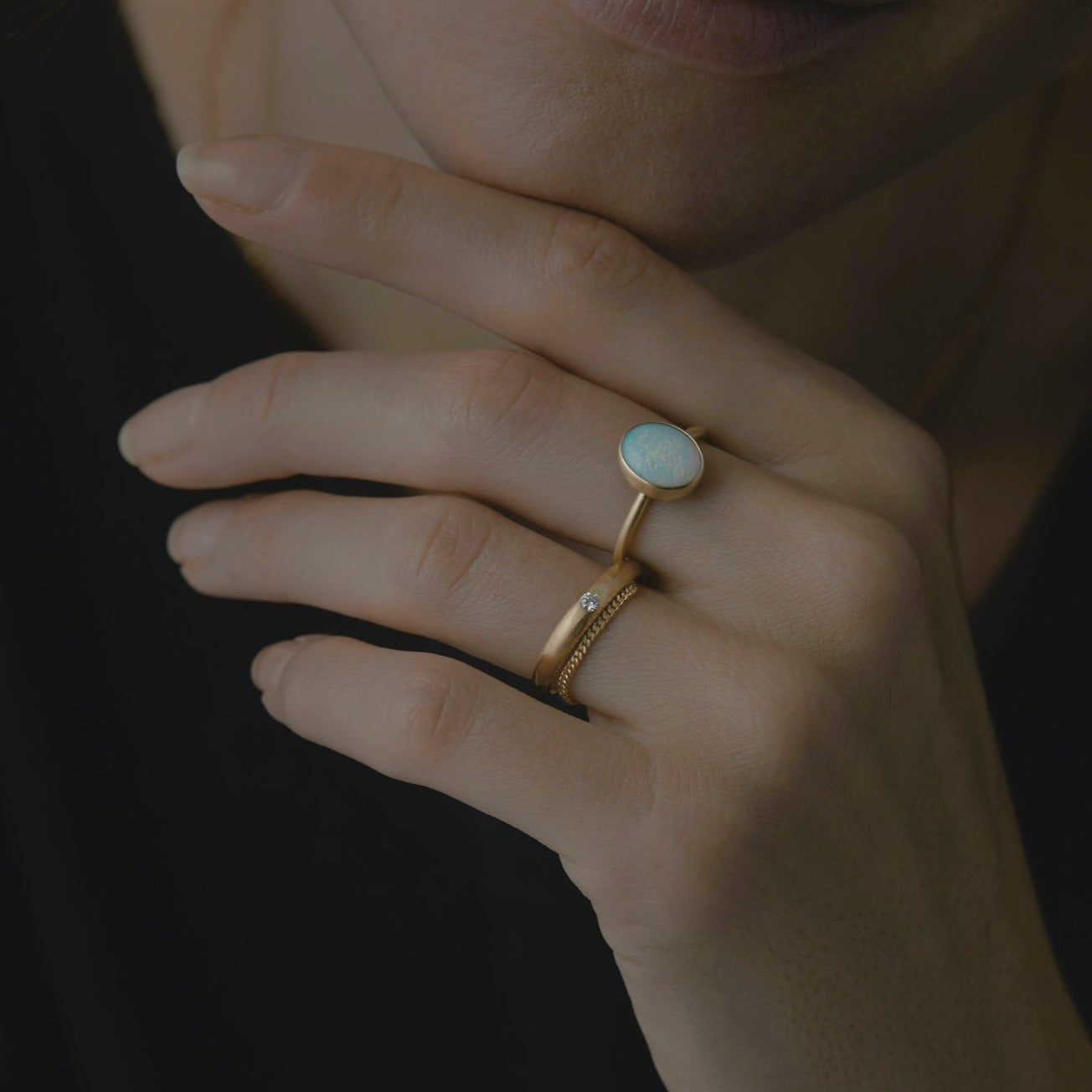 Single White Diamond Taper Band | R10502W