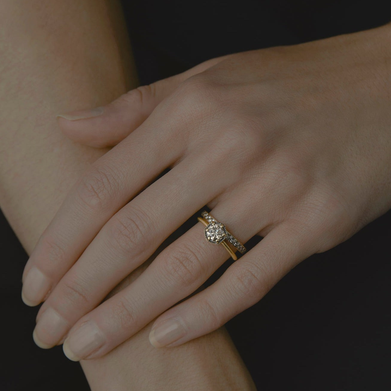 2.2mm Diagonal Antiqued Diamond Band | R8901W