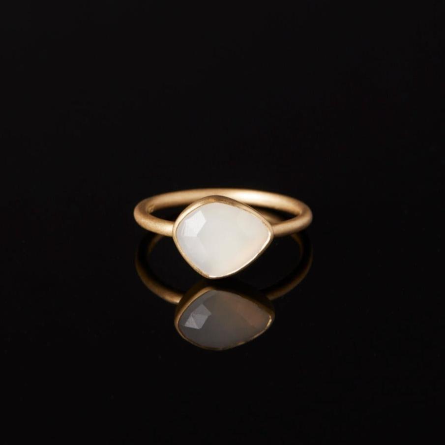 WMR2-OOAK | 1.5 Carat One-of-a-Kind White Moonstone Ring