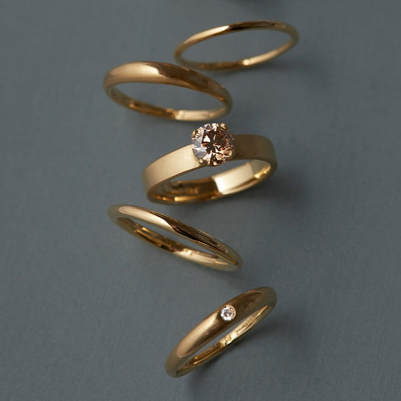 Single White Diamond Taper Band | R10502W