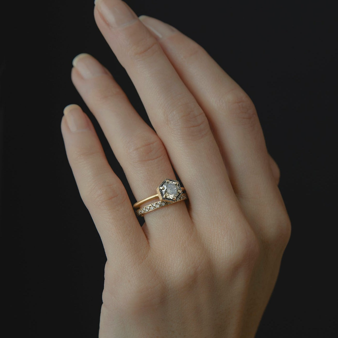 2.2mm Diagonal Antiqued Diamond Band | R8901W