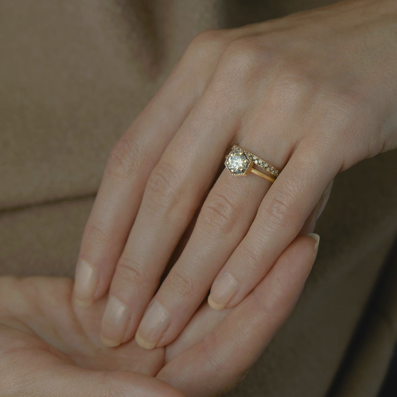 2.2mm Diagonal Antiqued Diamond Band | R8901W