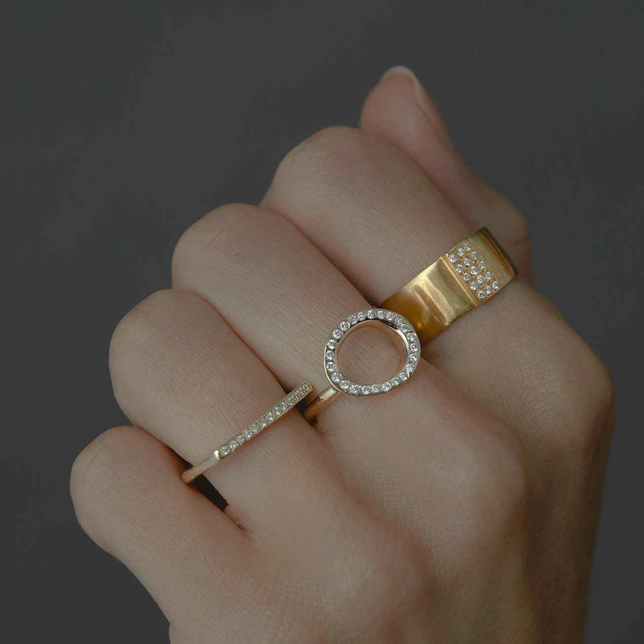 R0408W | Open Circle Diamond Ring