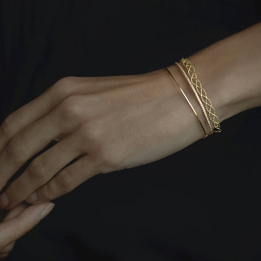 B0501 | Linear Curve Bracelet