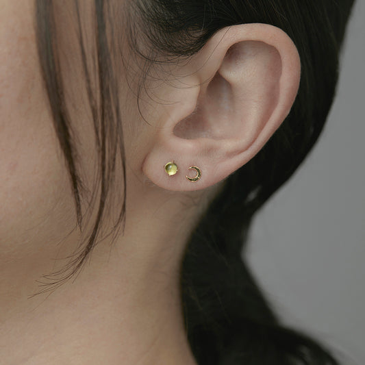 E0711 | Crescent Moon Studs