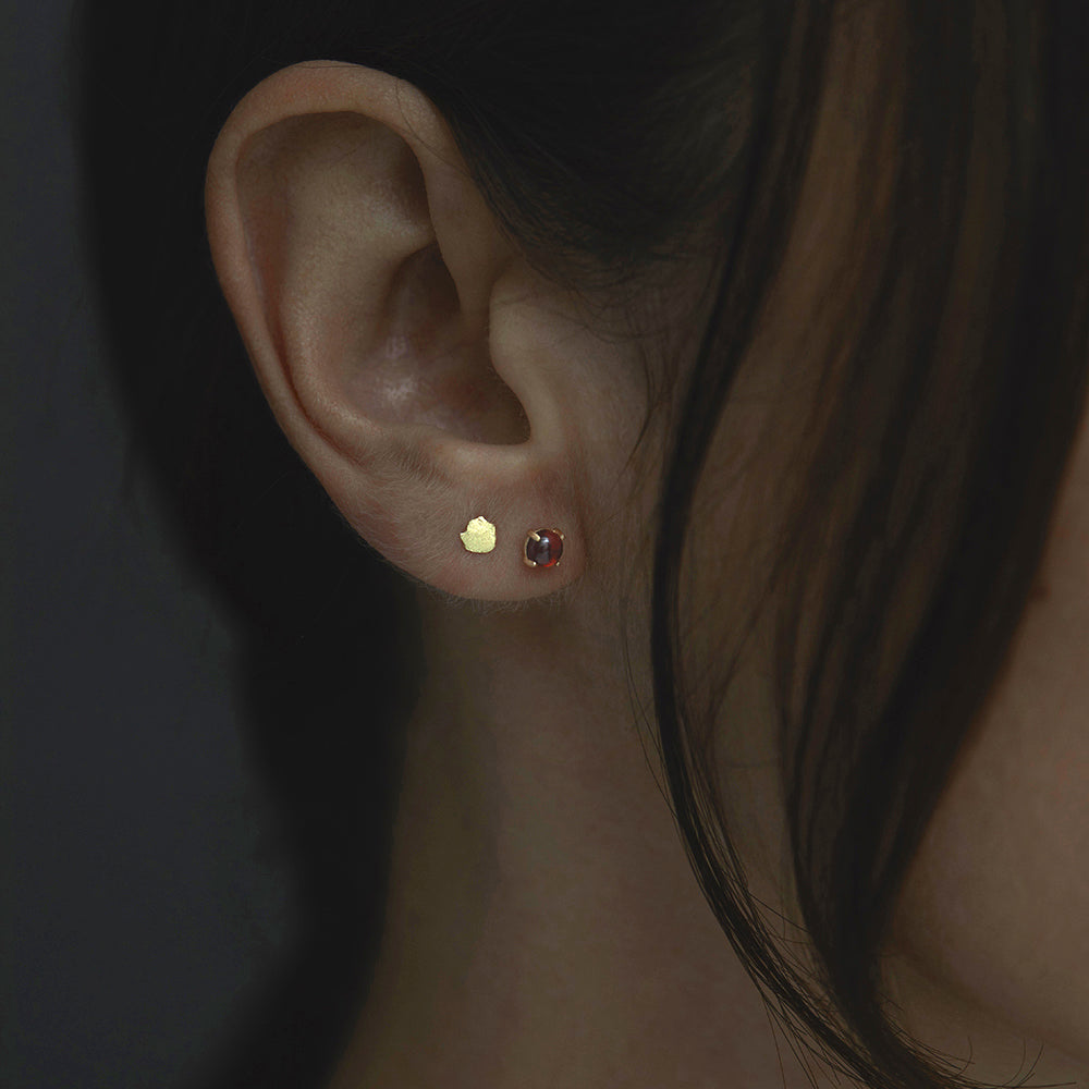 E5401 | Gold Fleck Studs