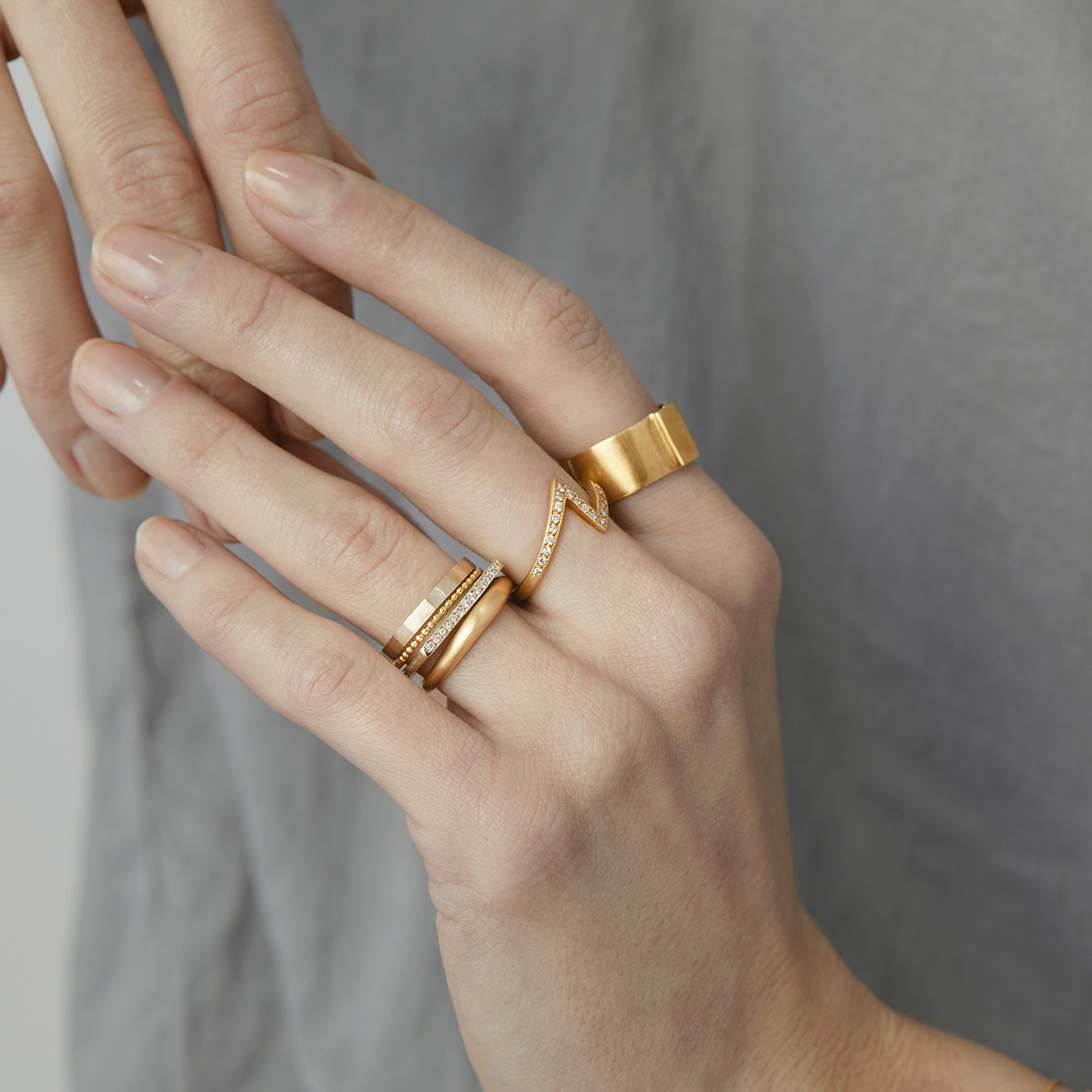 Diamond Arch Ring | R4701W